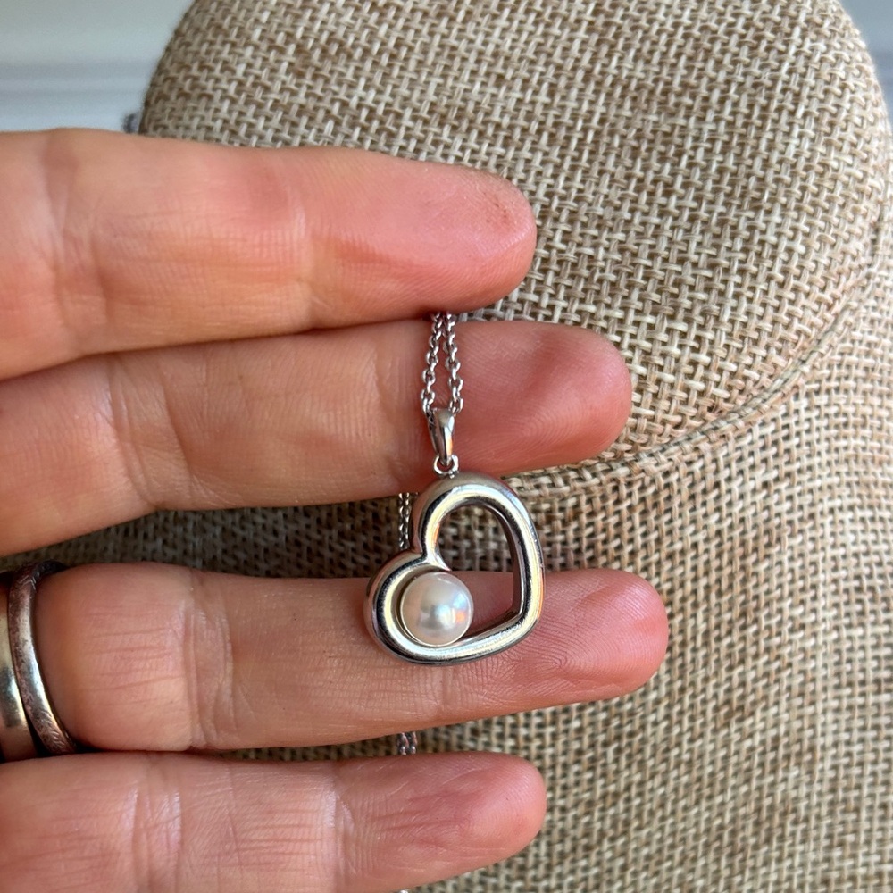 Elegant sterling Silver Heart Necklace with Pearl